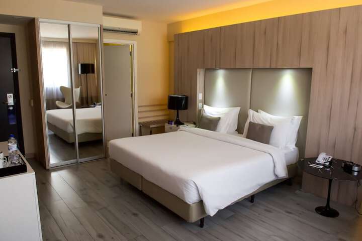 Room 28 of 110