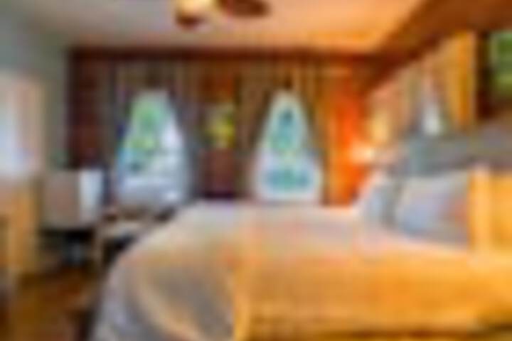 Room 32 of 192