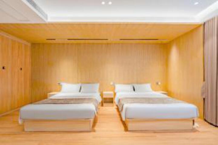 Room 18 of 18