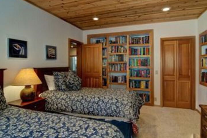 Room 10 of 25