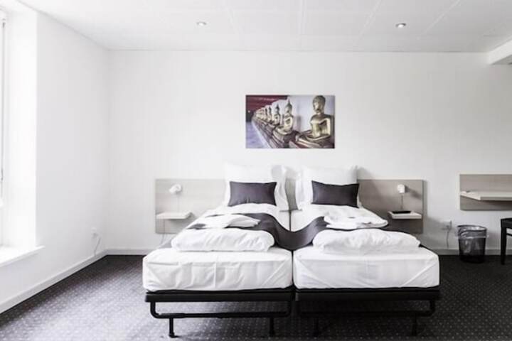 Room 4 of 15