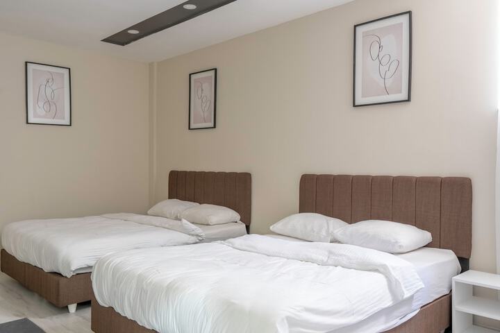 Room 85 of 293
