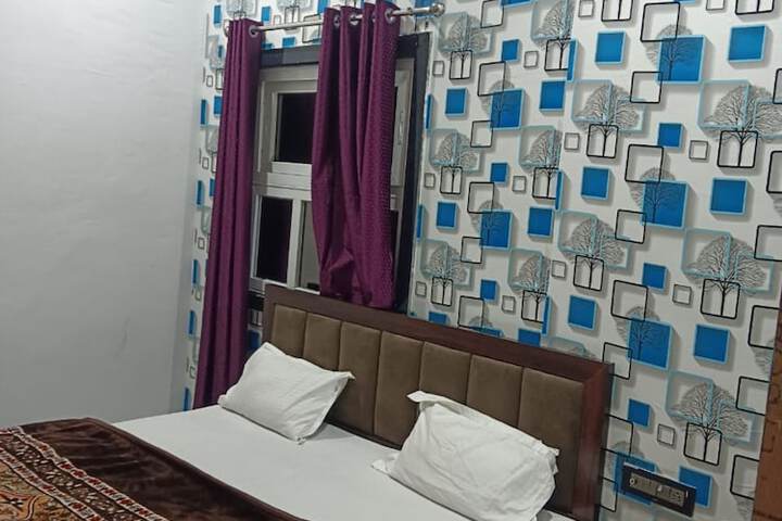Room 3 of 8