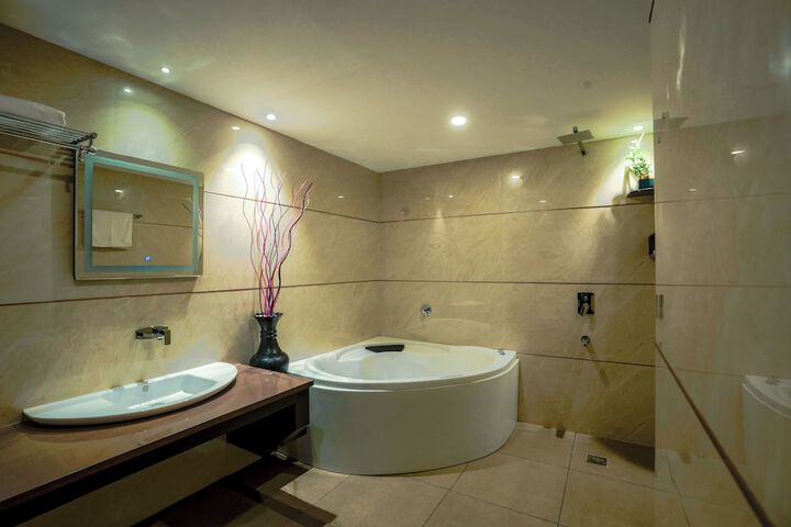 Room 45 of 76