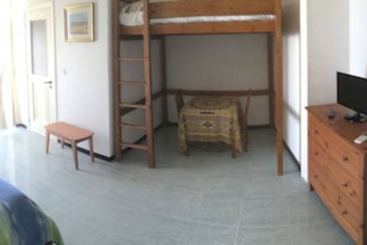 Room 12 of 107