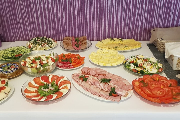 Dining 8 of 12