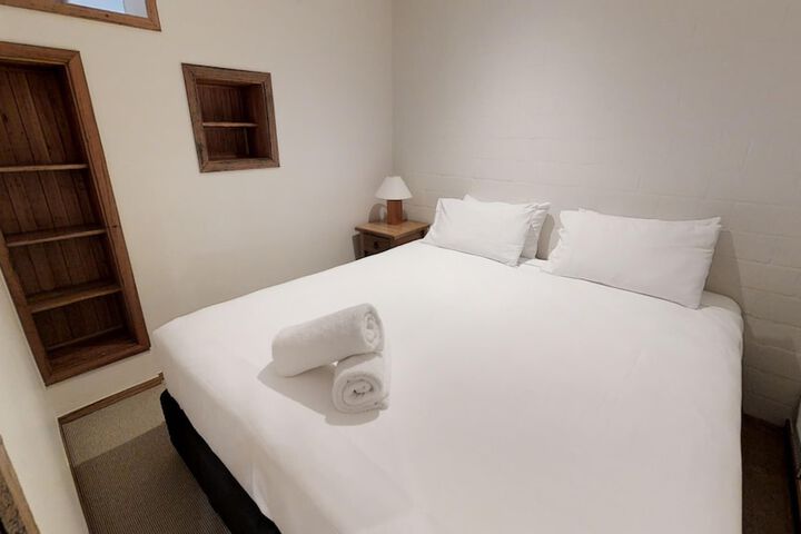 Room 3 of 166
