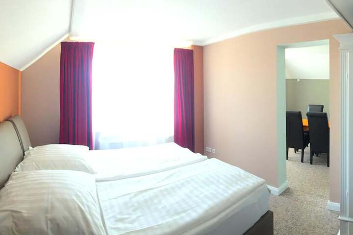 Room 25 of 49