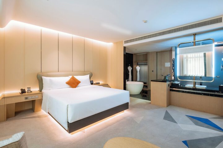 Room 4 of 124