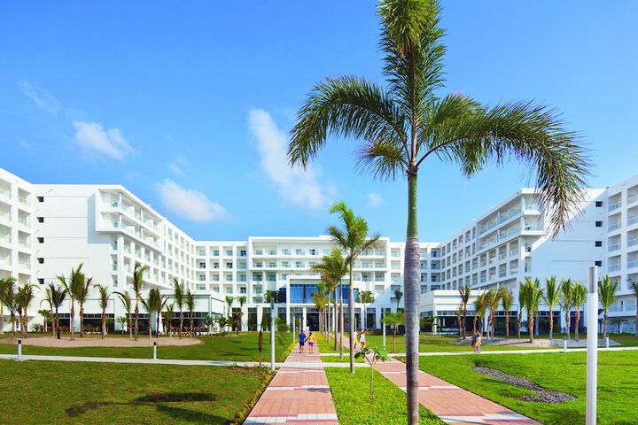 Hotel Exterior 71 of 76