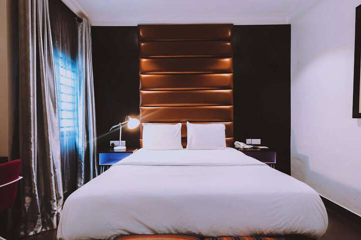 Room 13 of 22