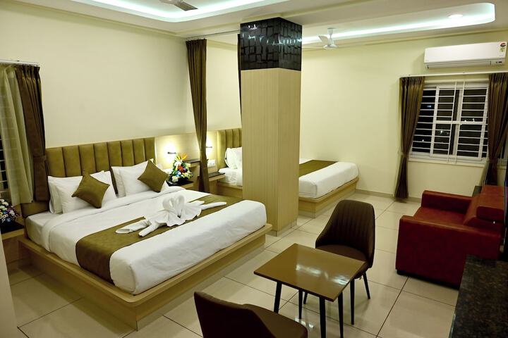 Room 12 of 32