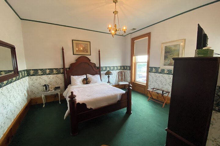 Basic Room 1 Queen Bed (18 of 18)