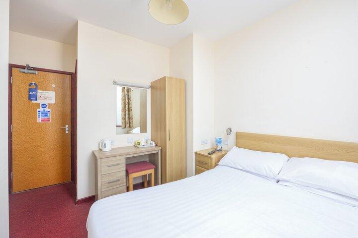 Room 15 of 34