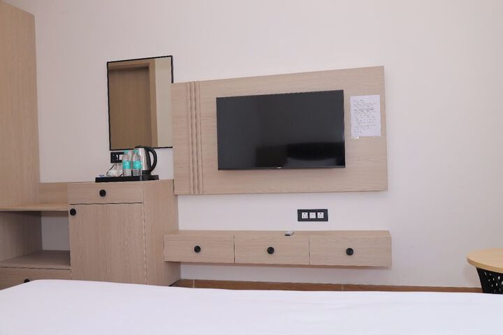Room 17 of 38