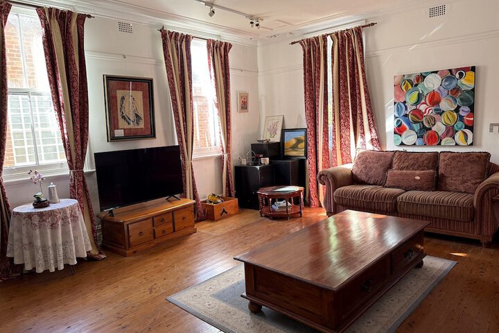 Lounge 35 of 39