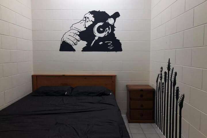 Room 28 of 67