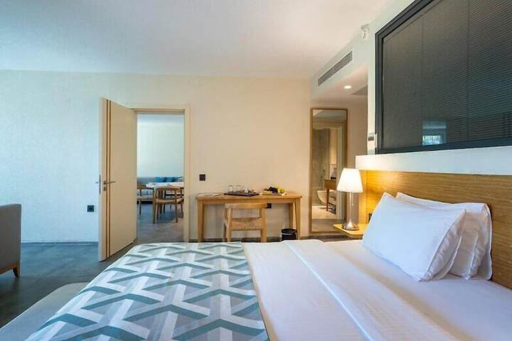 Room 25 of 128