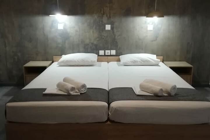 Room 4 of 35