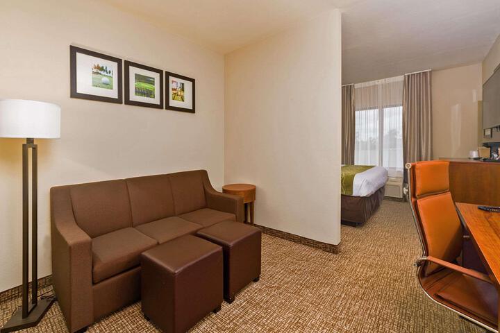 1 King Bed Accessible (5 of 12)