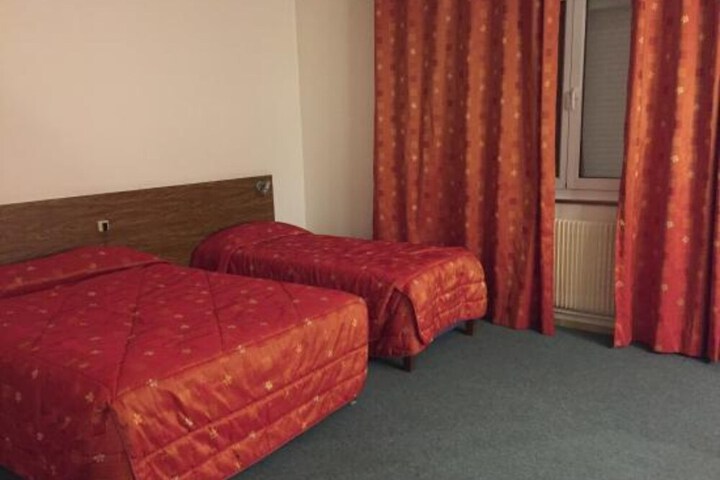 Room 9 of 20