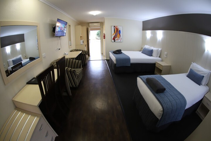 Room 30 of 199