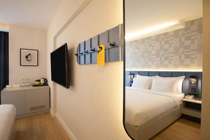 Room 9 of 96