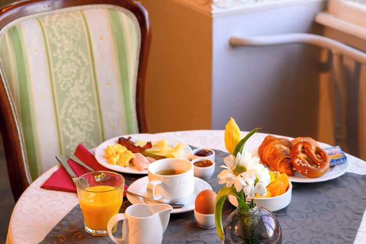 Breakfast/Coffee Service 77 of 107