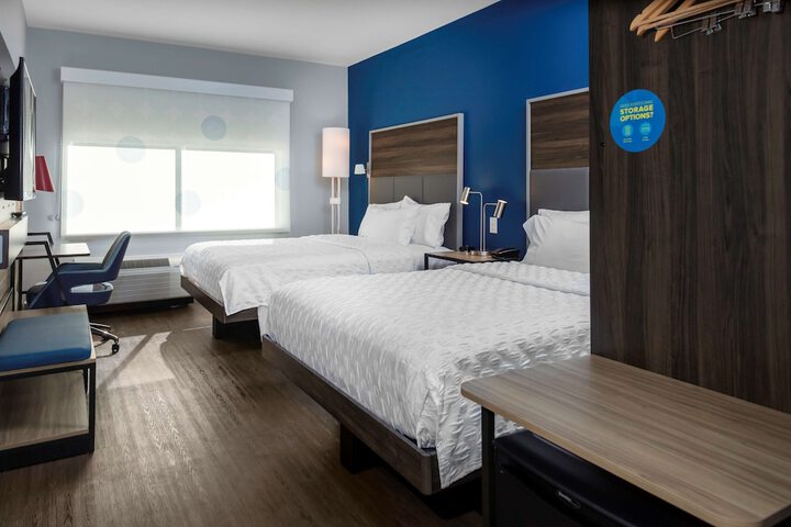 2 Queen Beds (6 of 8)