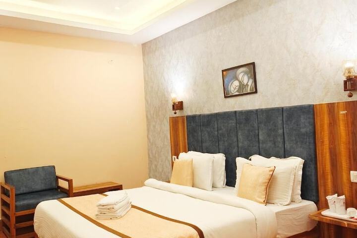 Room 2 of 11