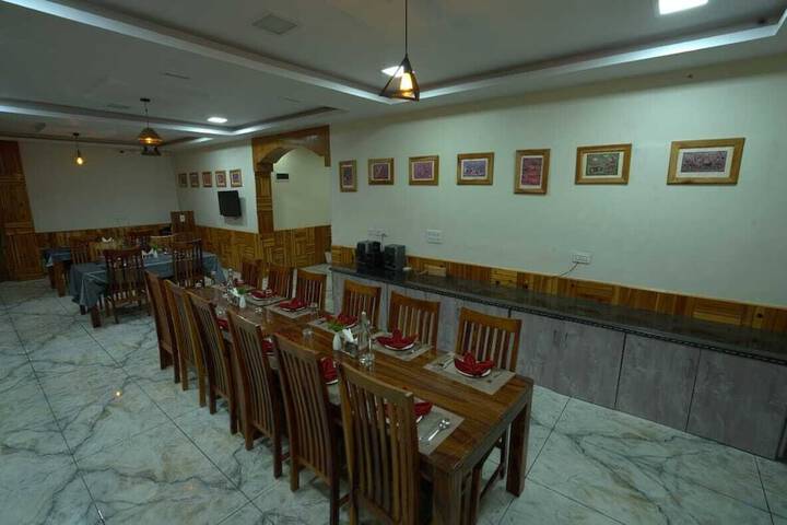 Dining 30 of 56
