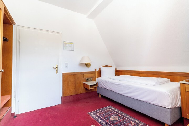Room 11 of 25