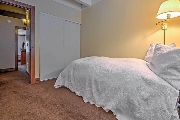 Room 7 of 28