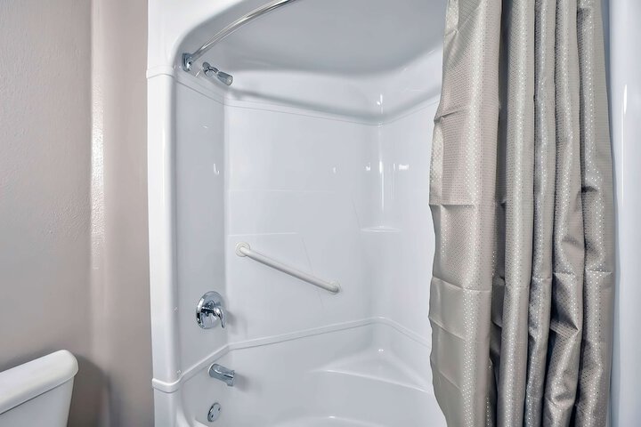 1 King Bed (1 of 10)