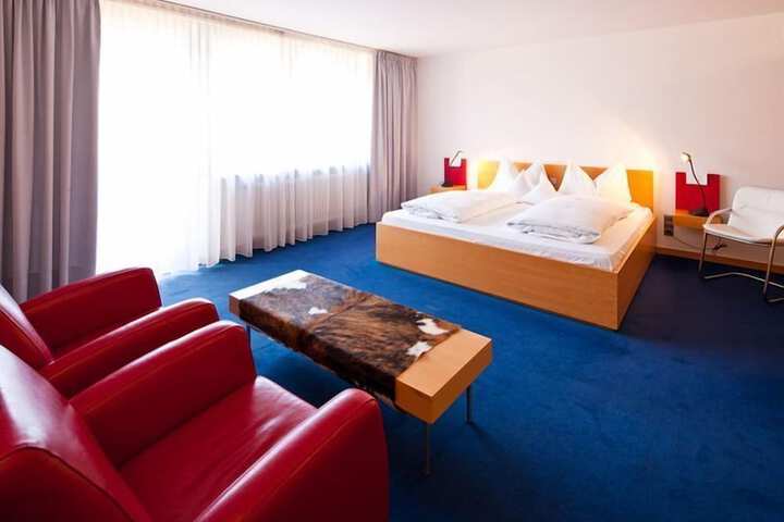 Room 10 of 43