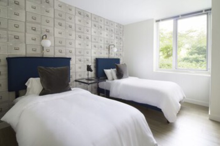 Room 43 of 279