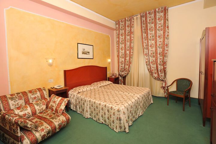 Room 12 of 48