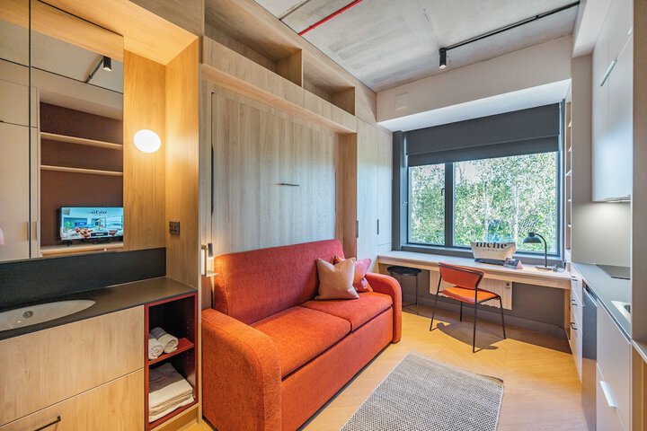 Room 6 of 25