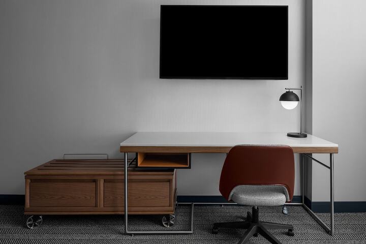 Room 10 of 27