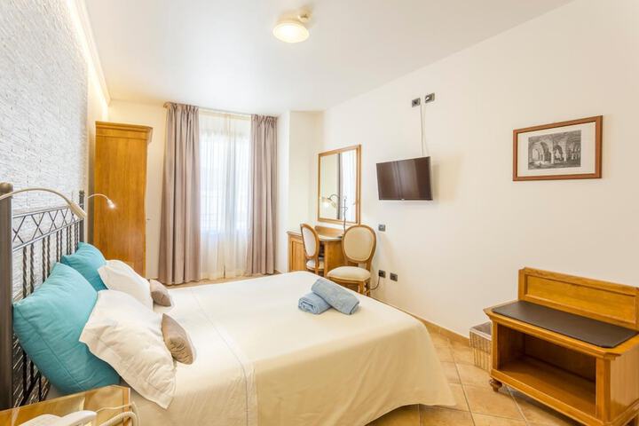 Room 15 of 61