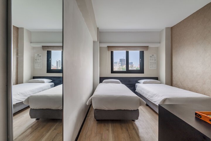 Room 13 of 93