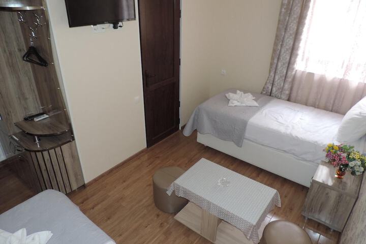 Room 17 of 34