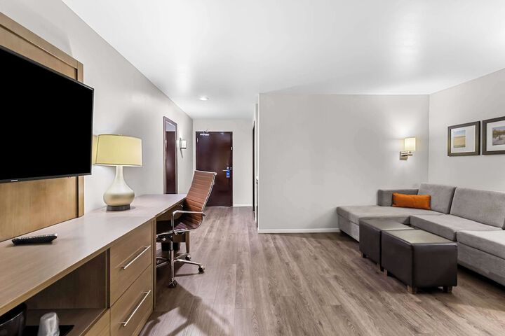 Suite 2 Queen Beds (14 of 26)