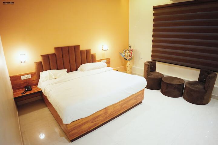 Room 5 of 11
