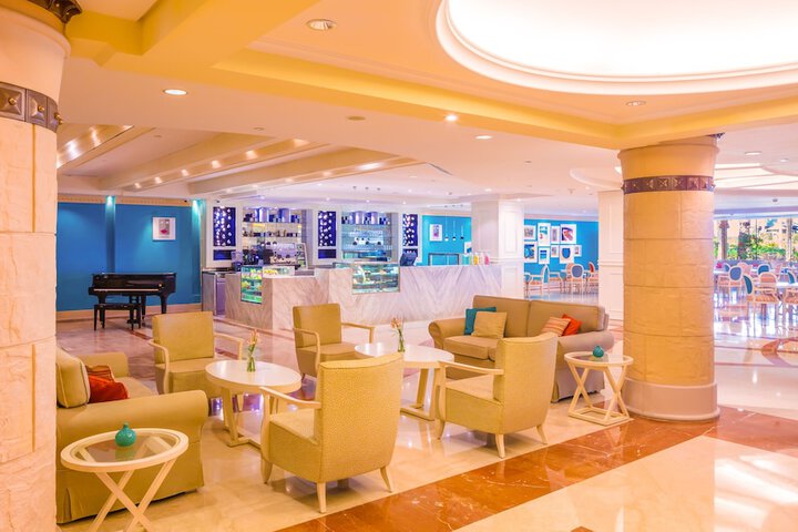 Entrance & Lobby