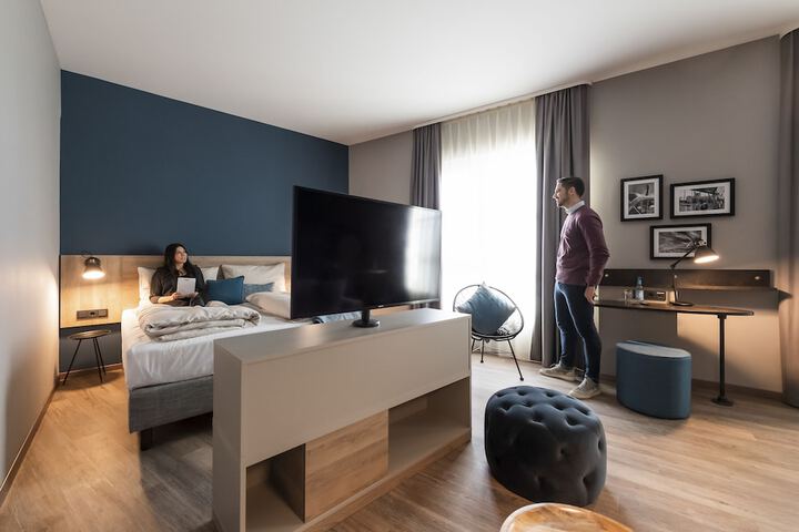 Room 16 of 39
