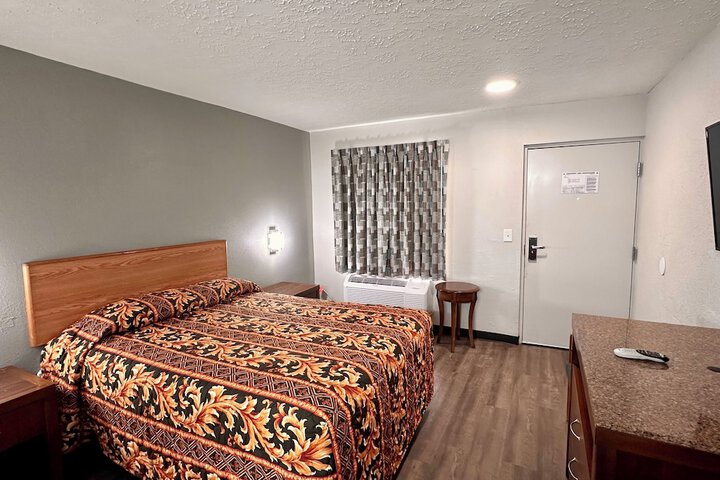 Room 12 of 16