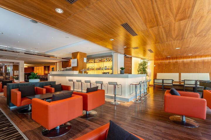 Lounge 72 of 102