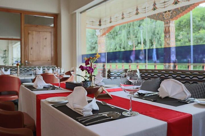 Dining 12 of 22
