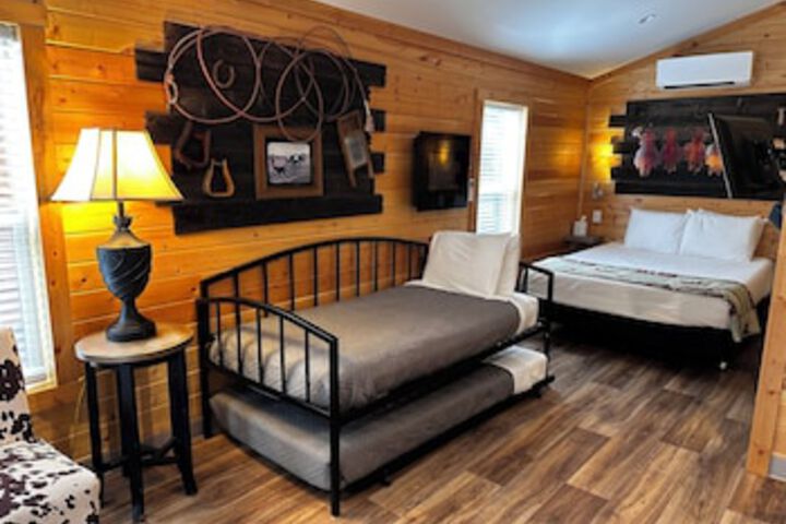 Room 52 of 390